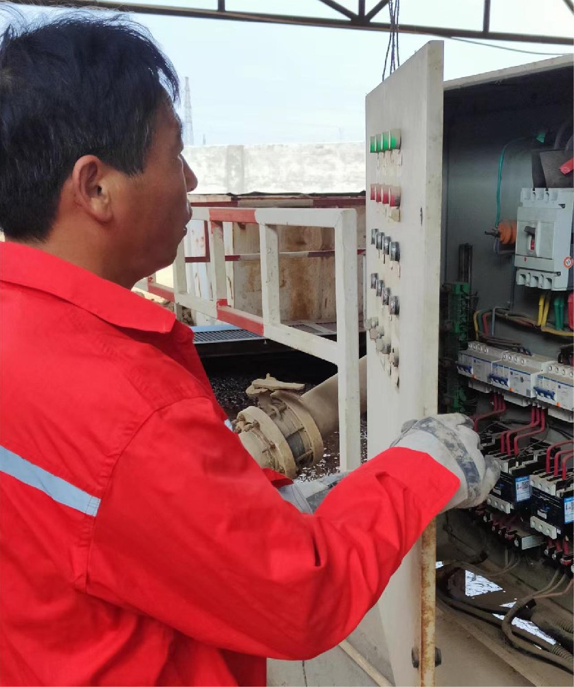 绷紧“安全弦”做好“雨季八防”