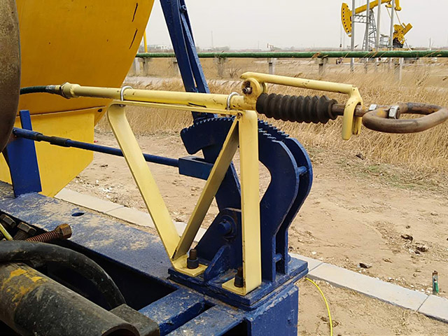 游梁式抽油机锁销式驻车装置